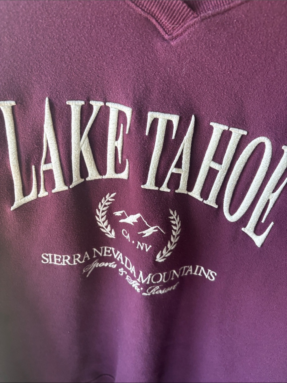 Hollister Women’s Lake Tahoe V-Neck Sweatshirt Size M - Picture 3 of 4